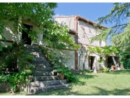 FARMHOUSE TO RENOVATE FOR SALE IN THE MARCHE IN A WONDERFUL PANORAMIC POSITION SURROUNDED BY A PARK